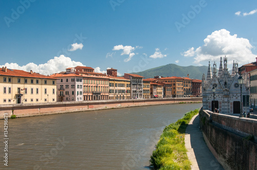 Pisa Stadtansicht mit dem Fluß Arno