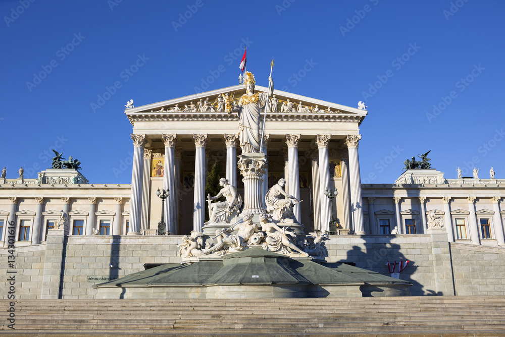 Fototapeta premium Австрия. Вена. Здание парламента.