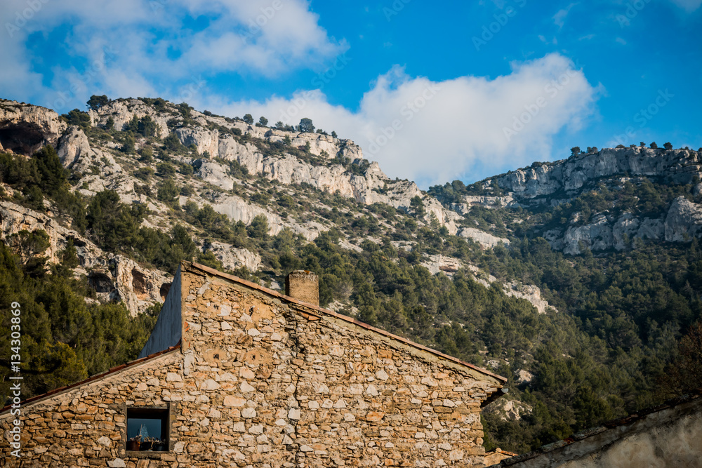 Fototapeta premium Dans les rues de Fontaine-de-Vaucluse
