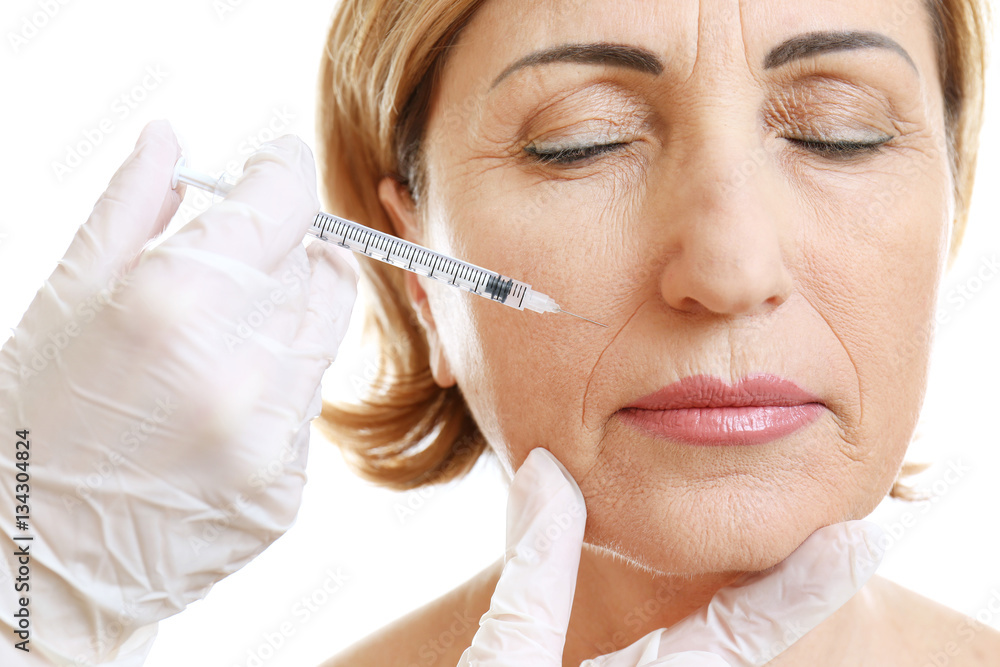 Hyaluronic acid injection for facial rejuvenation procedure Hyaluronic acid injection for facial rejuvenation procedure