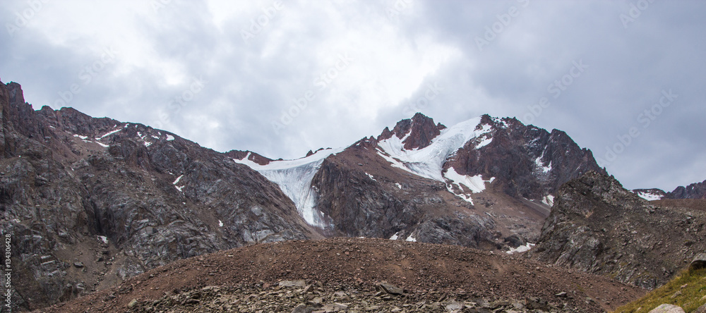 Obraz premium Panoramic view behind Talgar Pass in Tien Shan mountains. Peaks