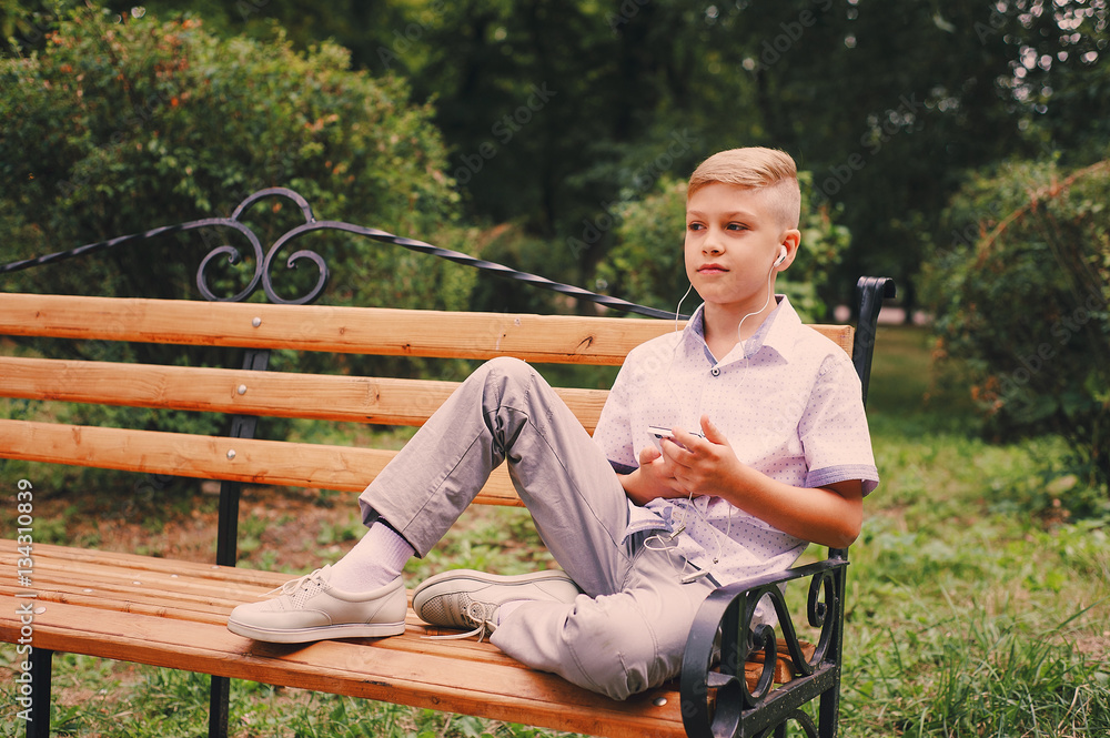 Obraz premium boys for a walk