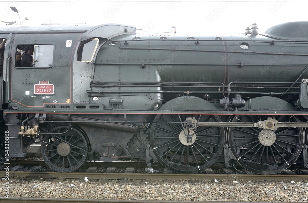 Locomotive a vapeur 241 P 17