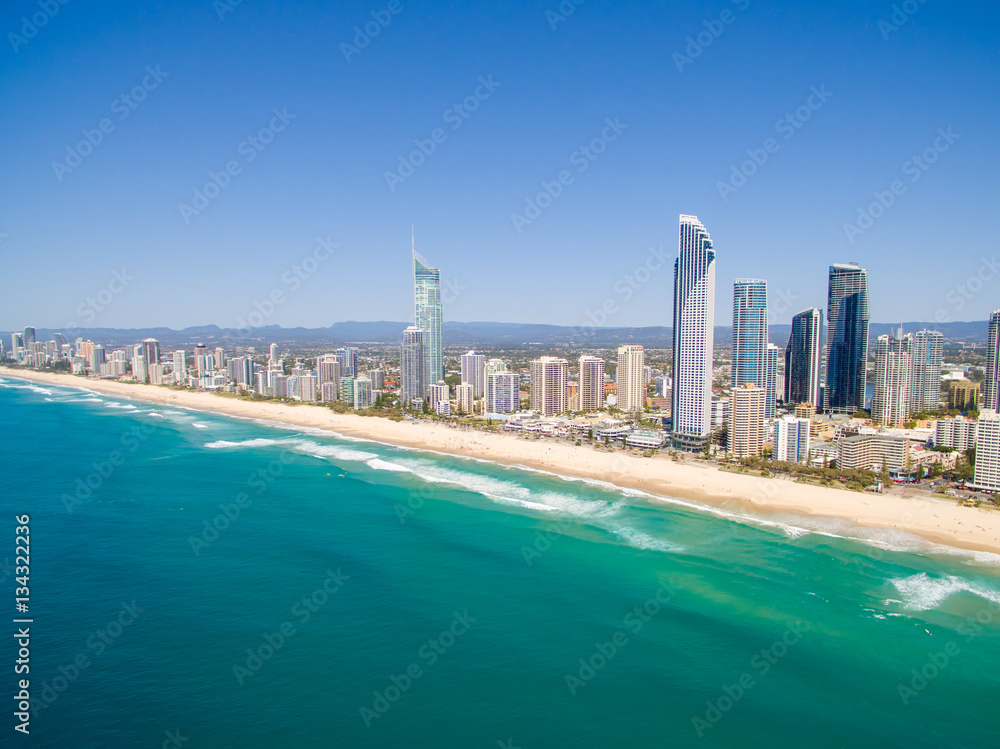 Obraz premium An aerial view of Surfers Paradise in Queensland's Gold Coast in Australia