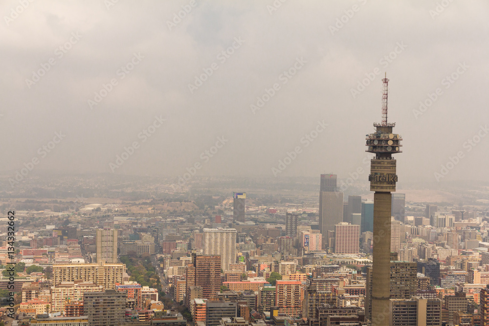 Naklejka premium Hillbrow Tower - Johannesburg, RPA 2