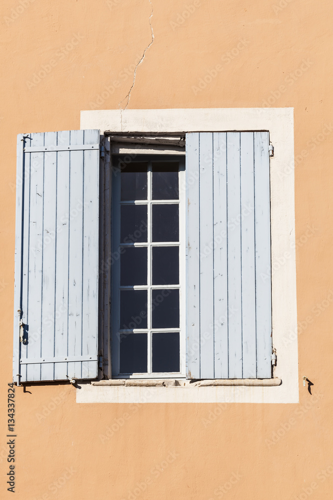Roussillon window