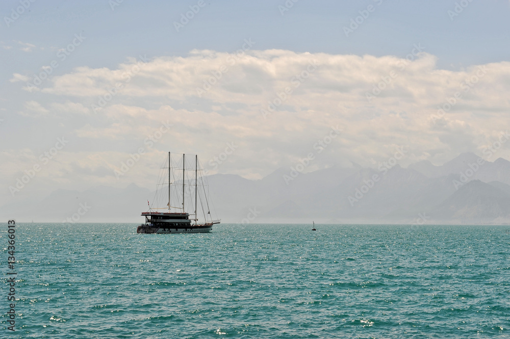 Obraz premium boats sailing on the sea