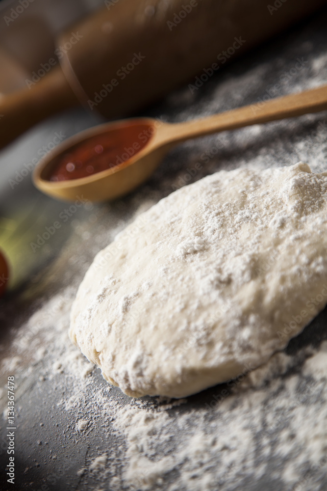 Fototapeta premium Homemade italian pizza preparation