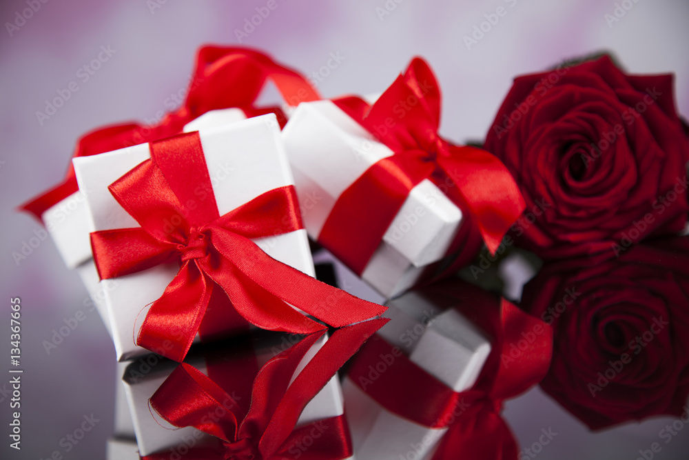 Red roses and gift box, love background Red roses and gift box, love background
