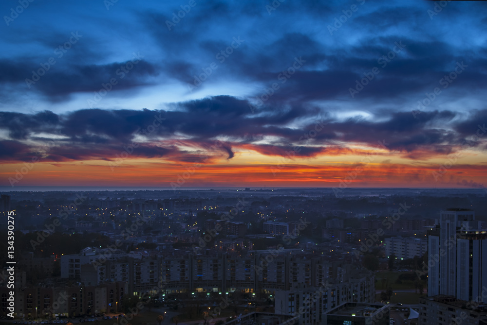 Fototapeta premium Urban city sunset