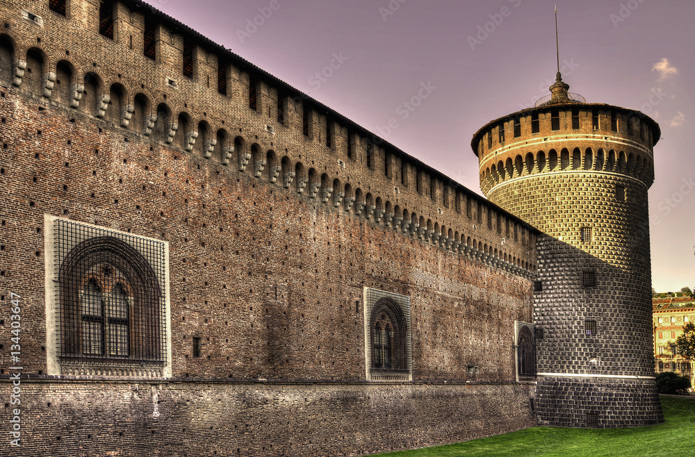 Mura e Torre del Carmine del Castello Sforzesco - veduta esterna
