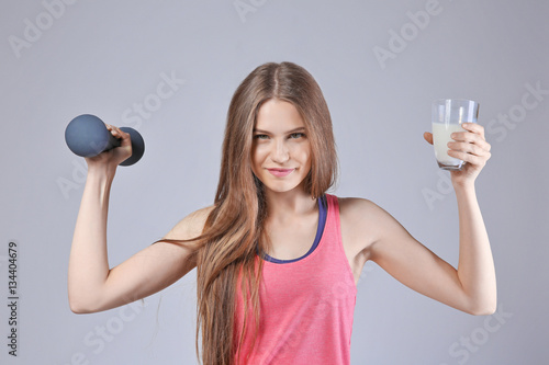 Sporty young woman with gla...