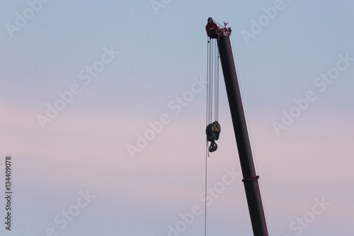 Pulley for heavy weight material move, construction site