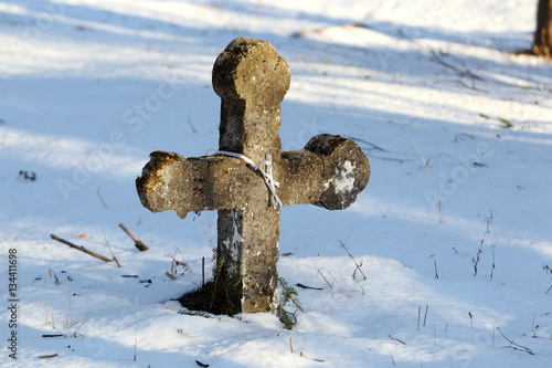 Nagrobki na zapomnianym cmentarzu w Bieszczadach photo
