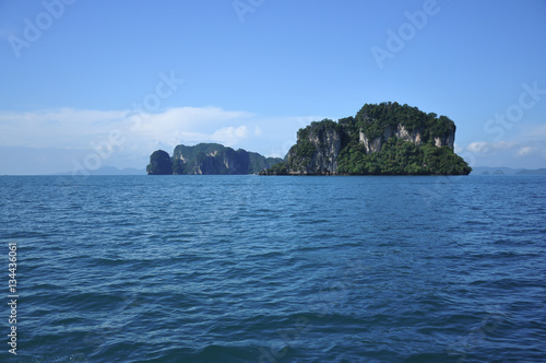 island on the sea © Chitsanupong