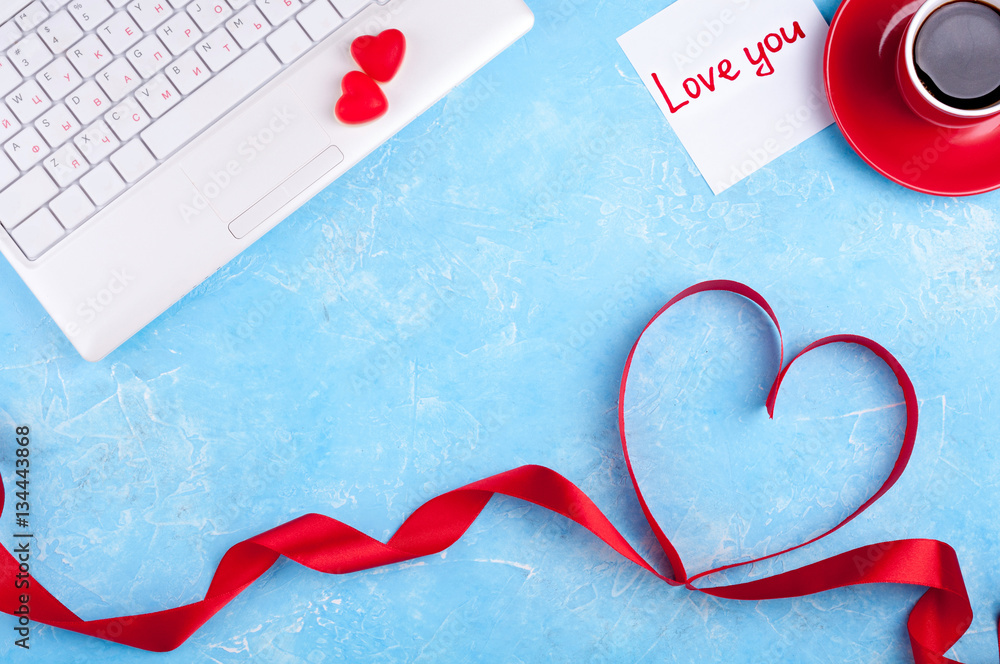 Làm ngọt tình yêu của mình bằng một màn hình nền Valentine dễ thương trên laptop. Hãy bật ngay hình ảnh liên quan để cùng đón Valentine hạnh phúc!