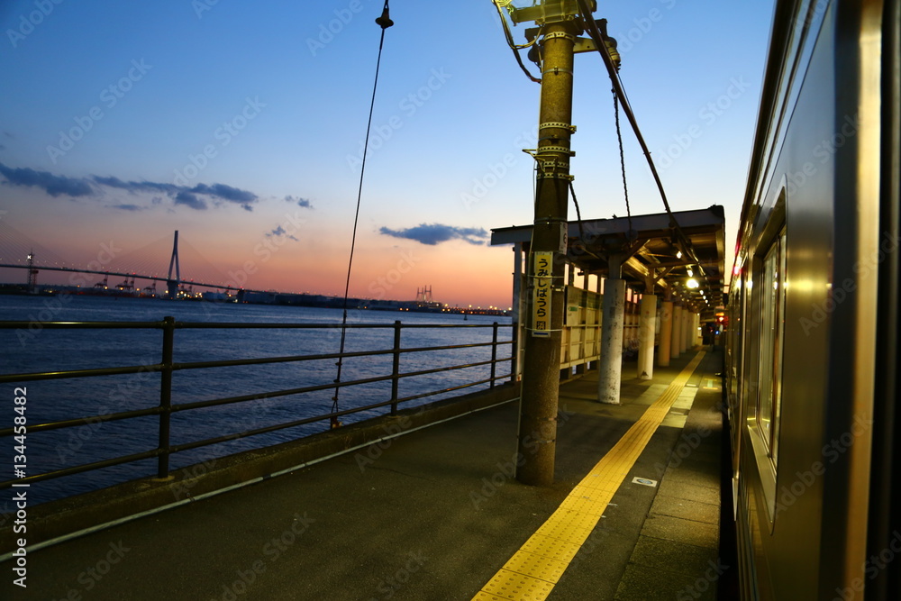 Obraz premium 海芝浦駅