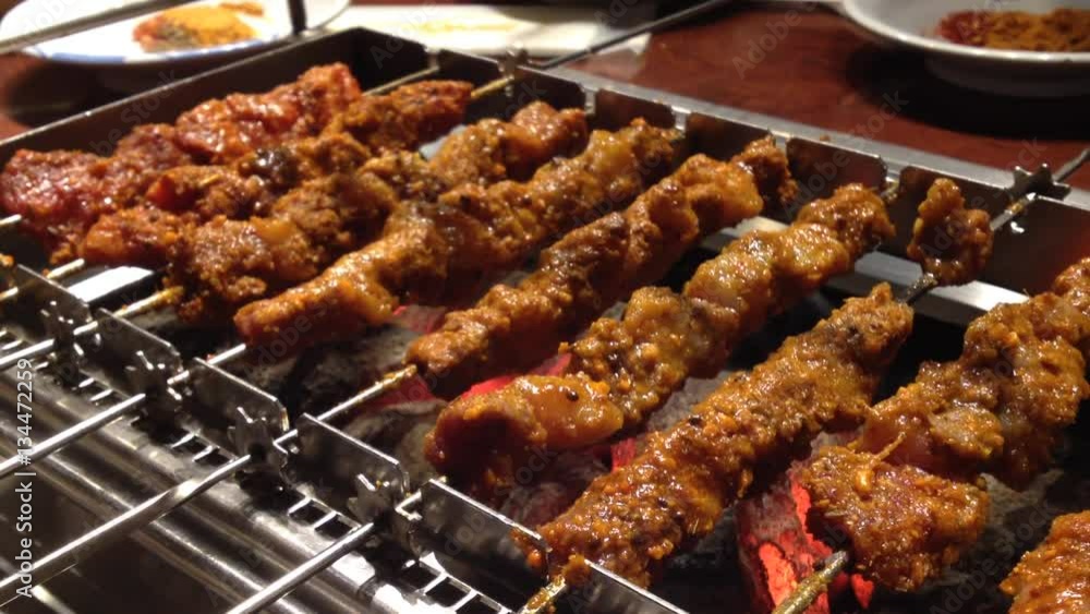 回転ロースターで炭火串焼き 回転ロースターで炭火串焼き
