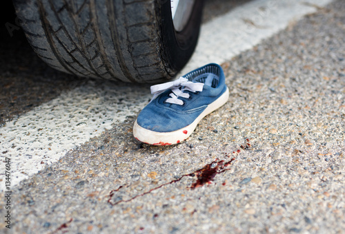 Obraz na płótnie shoes in the blood under the car wheels
