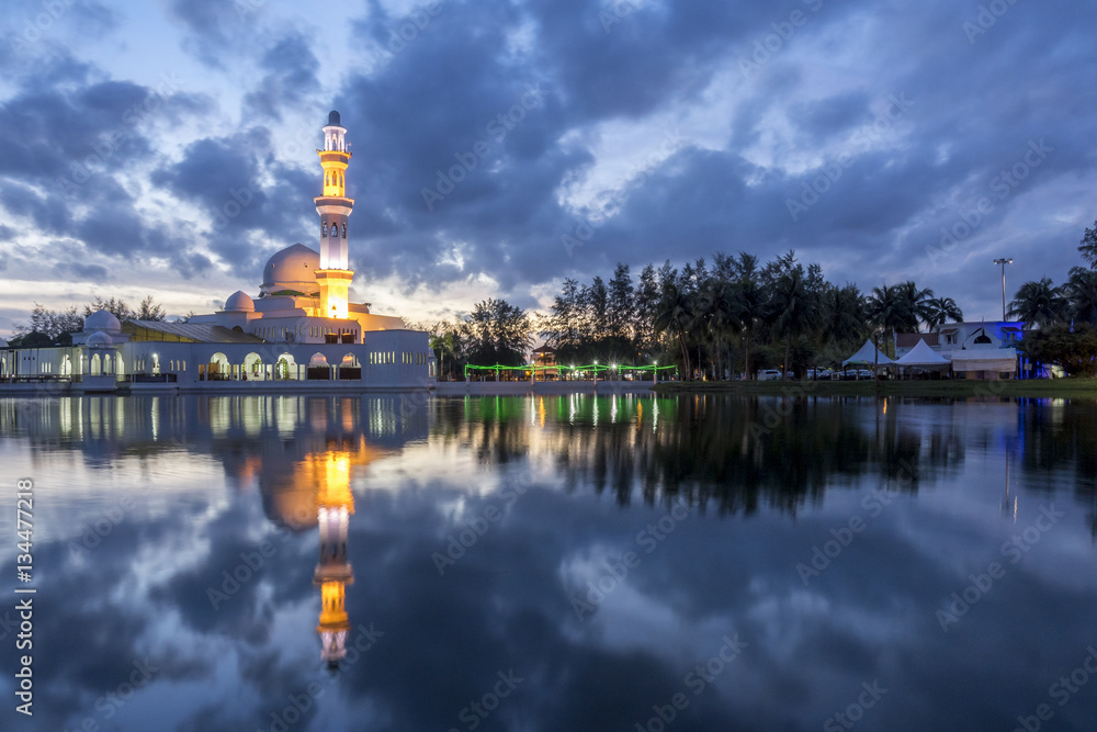 Fototapeta premium Reflections of Tengku Tengah Zaharah Mosque (floating mosque), Kuala Ibai Terengganu, Malaysia