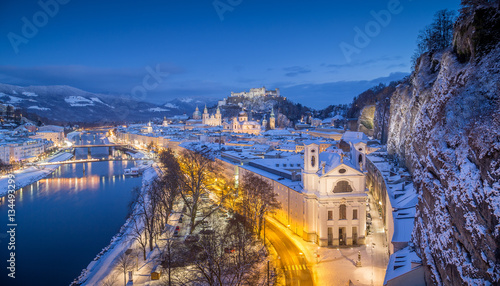 Obraz na płótnie Classic view of Salzburg at Christmas time in winter, Austria w salonie
