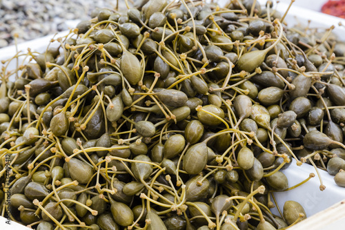 Foto Kapern aus Pantelleria auf dem Markt, caper from Pantelleria on the market
