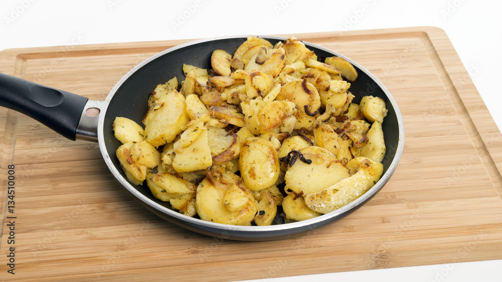 Bratkartoffeln in der Pfanne. Bratkartoffeln in der Pfanne.