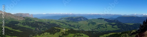 Fototapeta Naklejka Na Ścianę i Meble -  Seiser Alm Panorama / Aussicht von Schlern bis zur Raschötz