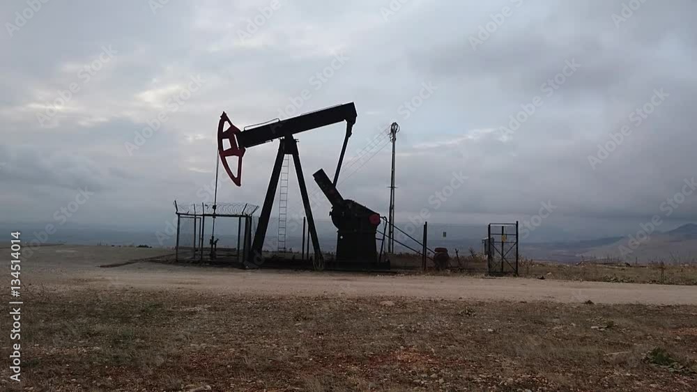 petrol kuyusu, at başı ile petrol çıkarma