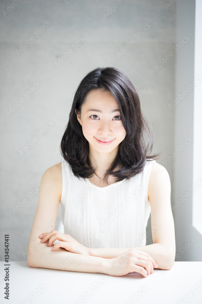 若い女性 若い女性