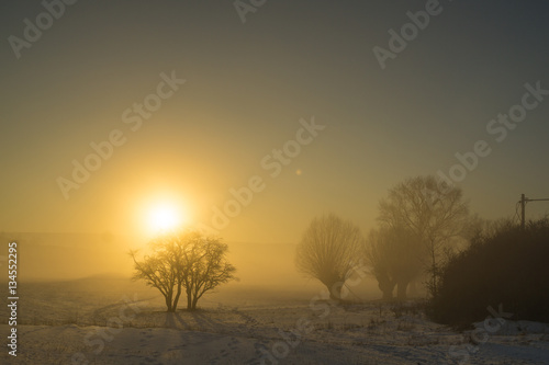 Winterlicher Sonnenuntergang bei Nebel © hopfi23