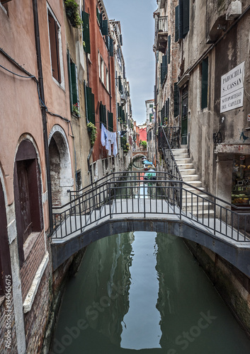 Venice-the pearl of the world architecture/The ancient city of Venice is in Italy on the Gulf of Venice. Famous streets - channels , the movement which is possible only by boat .