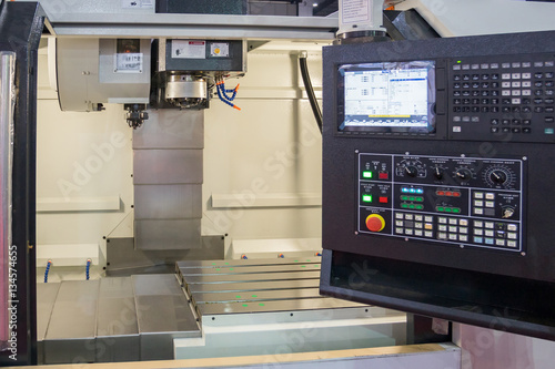CNC milling machine with controler 