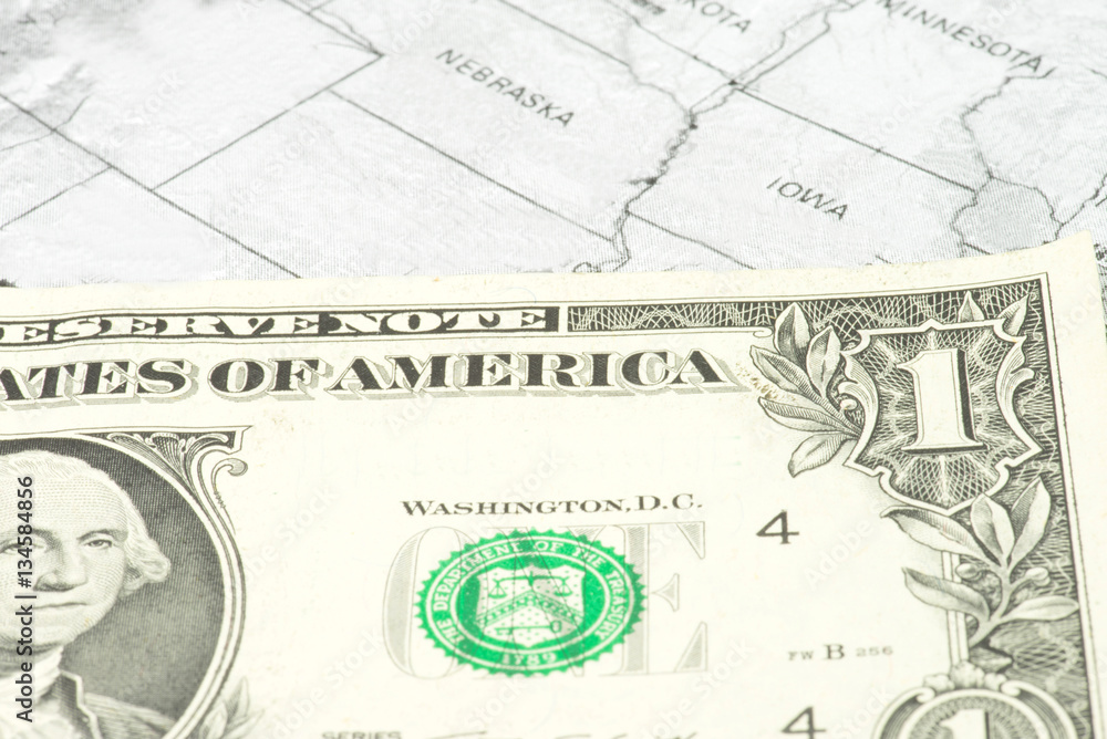 Ein Dollar Geldschein und die Landkarte der USA