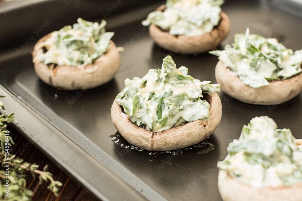No-bake mushrooms with spinach and cheese No-bake mushrooms with spinach and cheese