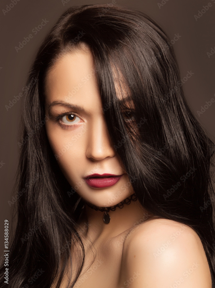Fototapeta premium portrait of a beautiful brunette