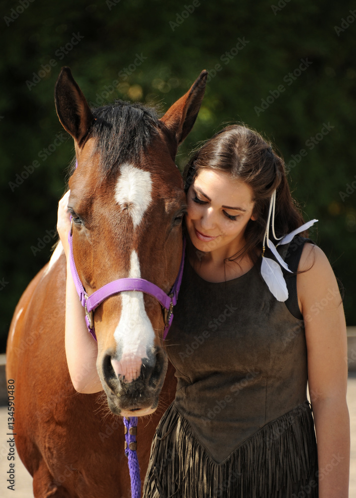 Fototapeta premium Junge Frau mit Pferd