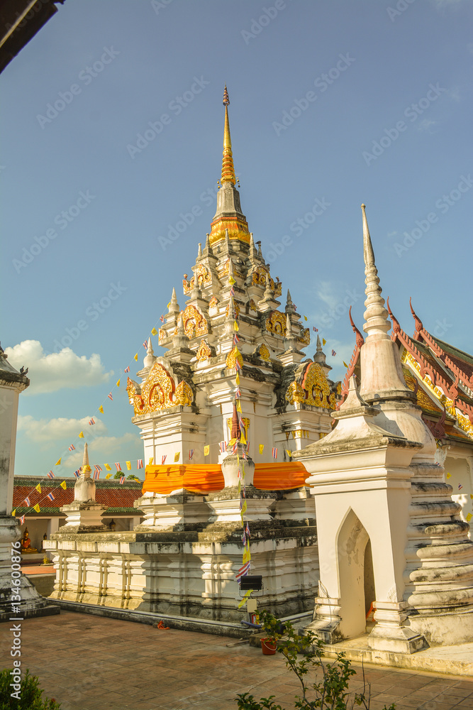 Fototapeta premium Phra Borommathat Chaiya Constructed along Mahayana Buddhist's beliefs of the 7th century, the great chedi is reputedly the best preserved Srivijaya artwork in Thailand