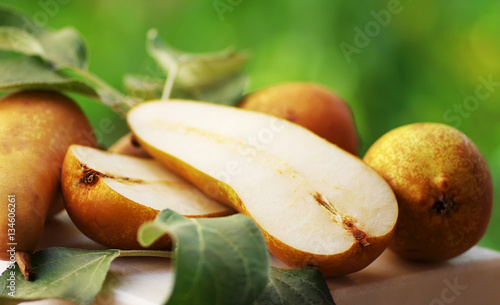 Fotografi Abate Fetel pears and leaves, green background