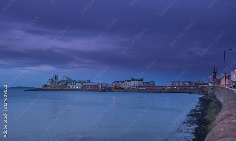 Naklejka premium Dark Winter Skies