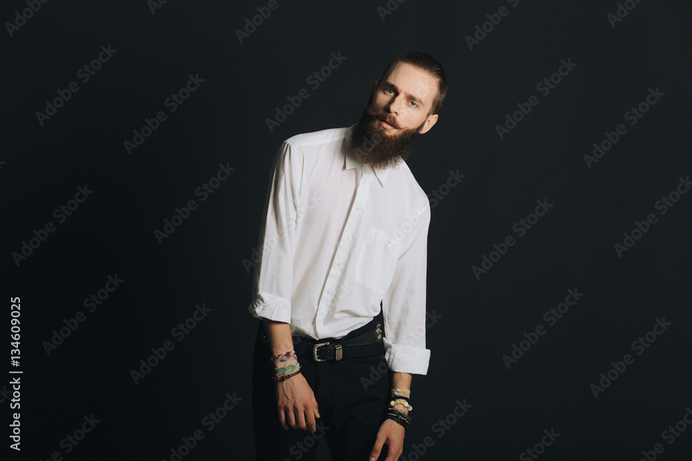 Naklejka premium Hipster style bearded man
