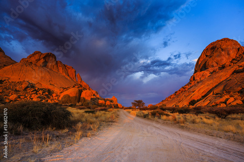 Canvas Print Group of bald granite peaks - Spitzkoppe (Damaraland, Namibia)