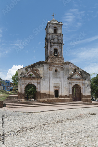 Kuba, Trinidad; Die historische Kirche , " Iglesia de Santa Ana " auf dem gleichnamigen Platz in der Altstadt von Trinidad. 