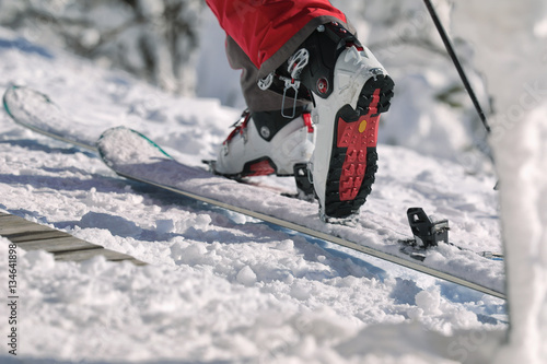 Obraz na płótnie Detailed view of the ski bindings and skis lying on the piste