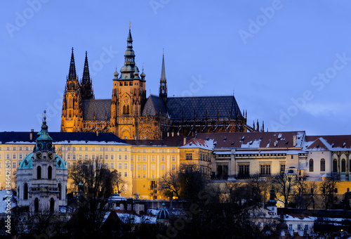 Obraz na plátně Illuminated Prague Castle in winter evening