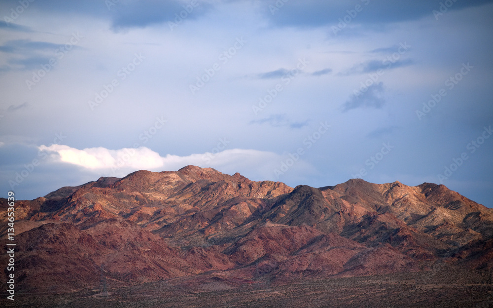 Naklejka premium Desert mountain with clouds