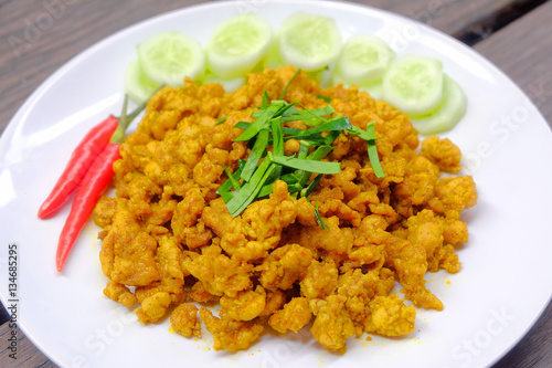 Pork with yellow curry paste
