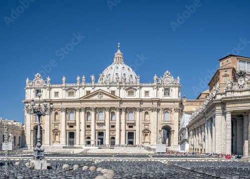 Rome , Vatican City, St. Peter's Basilica ./Rome , Vatican City, St. Peter's Basilica . Cathedral Square with thousands of chairs before the big Mass Pope.