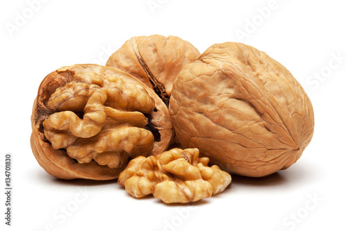 Fotografia Walnuts isolated on white.