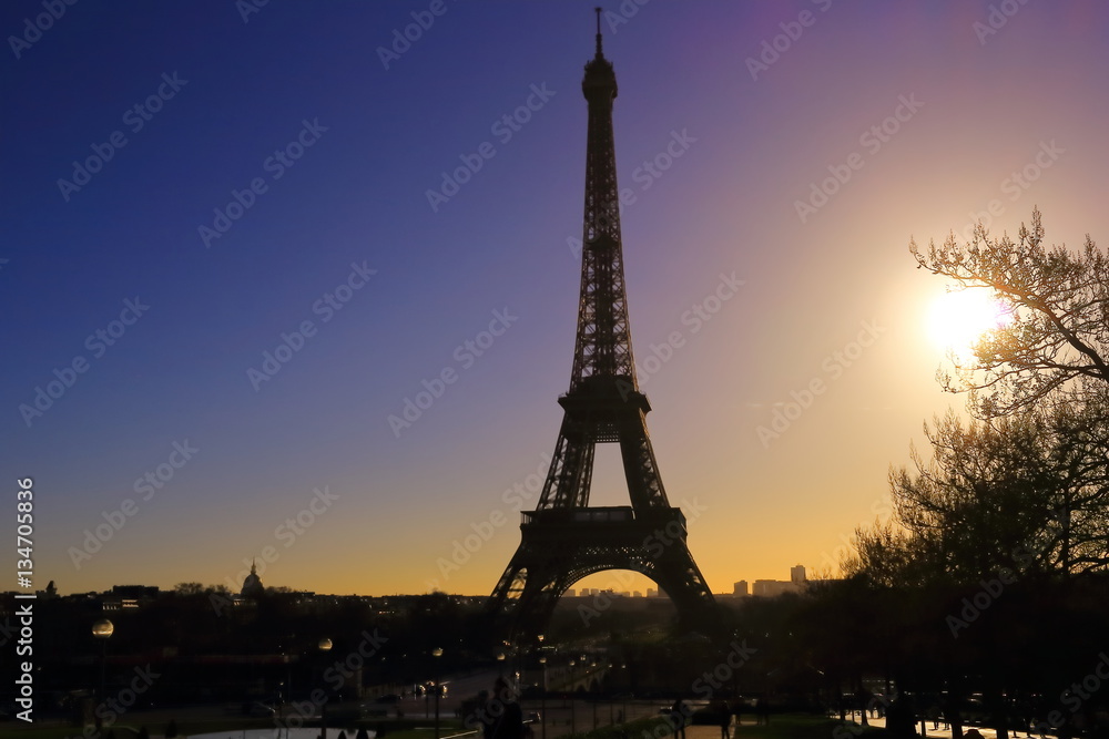 Au moment du soleil couchant à Paris, France